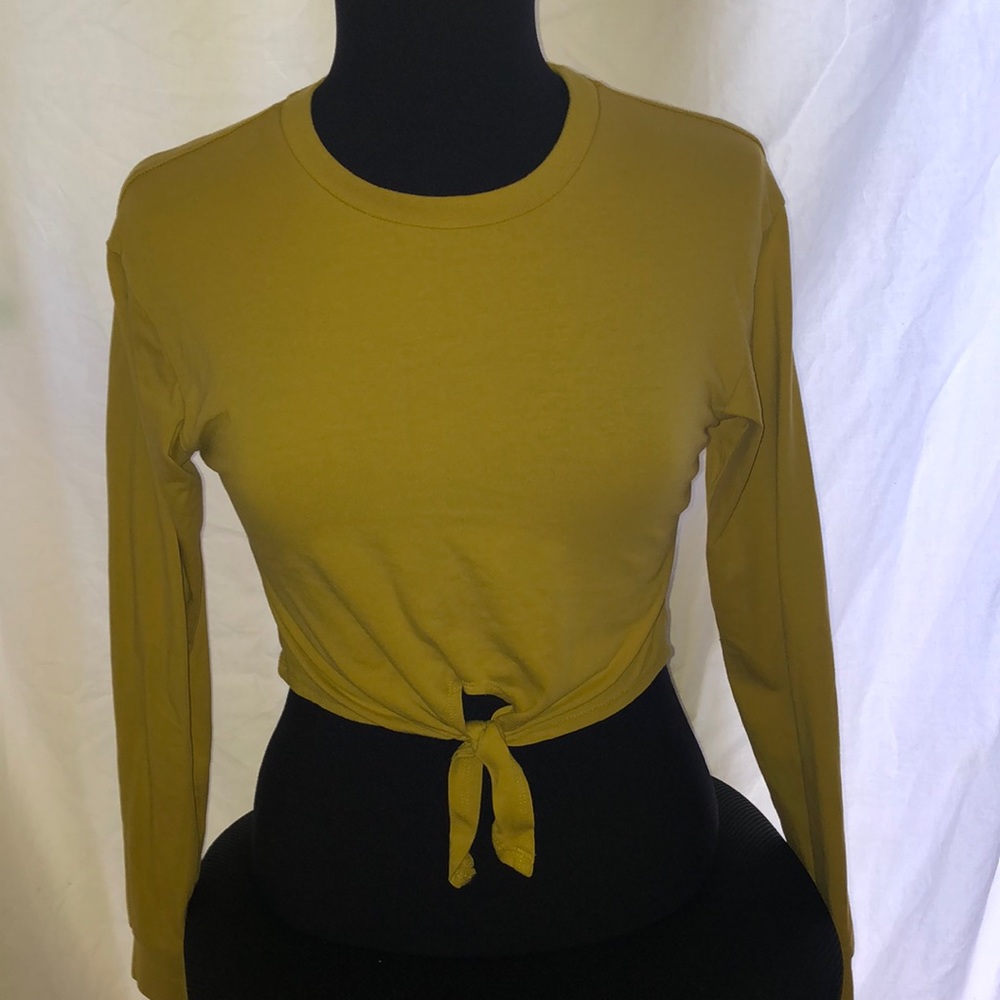 Forever 21 women’s long sleeve crop top